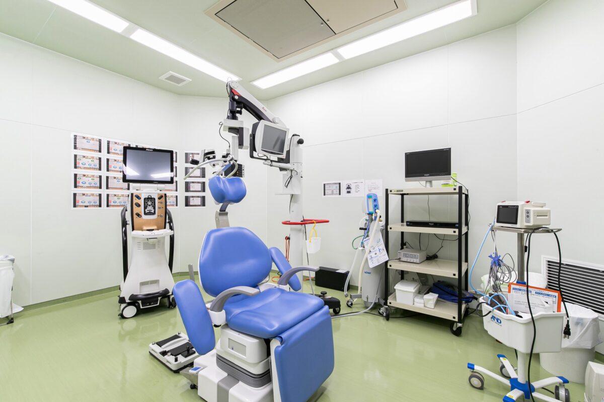 白内障には手術が必要？手術のタイミングはいつ？