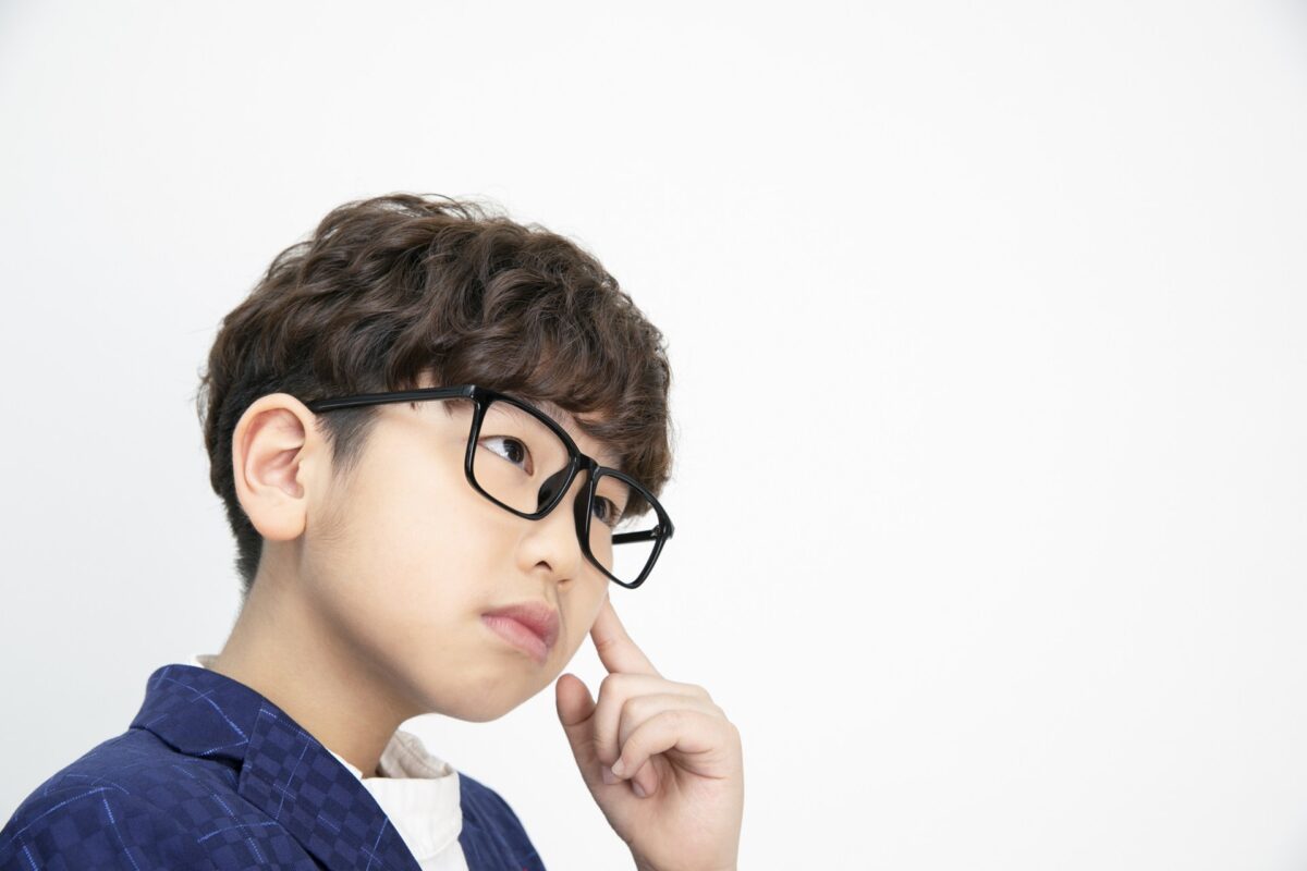 子供の近視は何歳から？治療の対象年齢